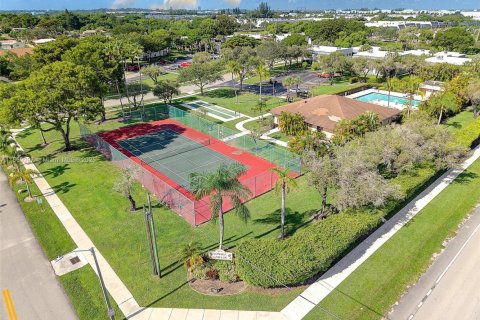 Condo in Tamarac, Florida, 2 bedrooms  № 1887660 - photo 29
