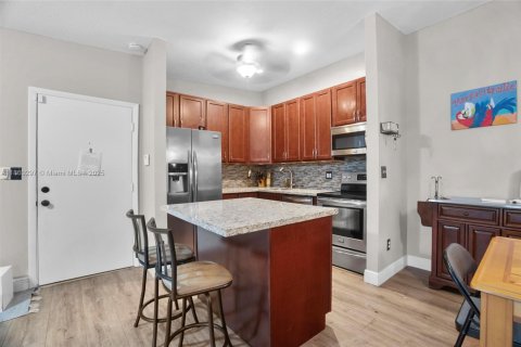 Condo in Tamarac, Florida, 2 bedrooms  № 1887660 - photo 11