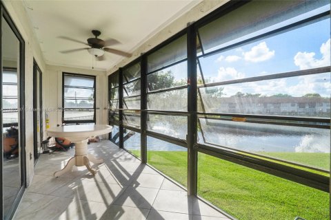 Condo in Tamarac, Florida, 2 bedrooms  № 1887660 - photo 3
