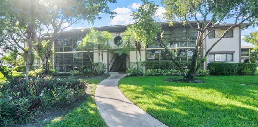 Condo in Tamarac, Florida, 2 bedrooms № 1887660