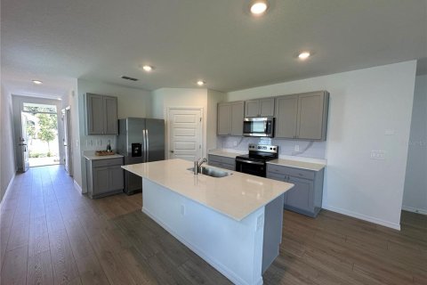 House in Lakeland, Florida 4 bedrooms, 154.68 sq.m. № 2381378 - photo 2