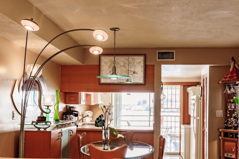 Copropriété à louer à Hialeah, Floride: 2 chambres, 80.82 m2 № 1969381 - photo 6