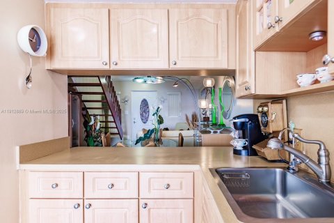 Copropriété à louer à Hialeah, Floride: 2 chambres, 80.82 m2 № 1969381 - photo 8