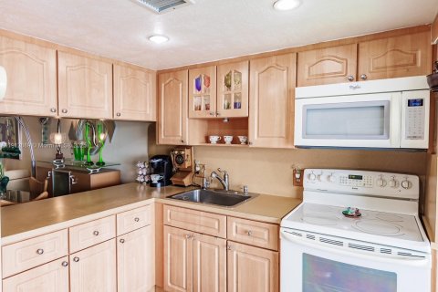 Copropriété à louer à Hialeah, Floride: 2 chambres, 80.82 m2 № 1969381 - photo 9