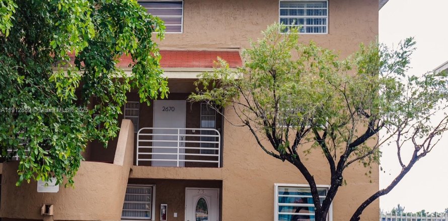 Condo à Hialeah, Floride, 2 chambres № 1969381