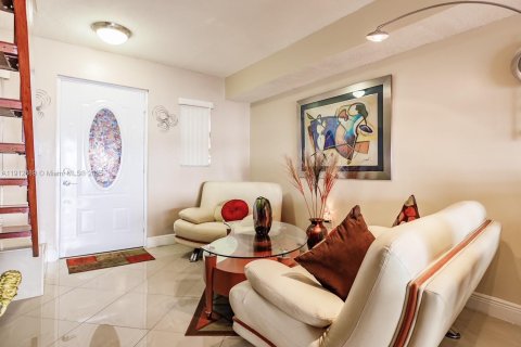 Copropriété à louer à Hialeah, Floride: 2 chambres, 80.82 m2 № 1969381 - photo 5