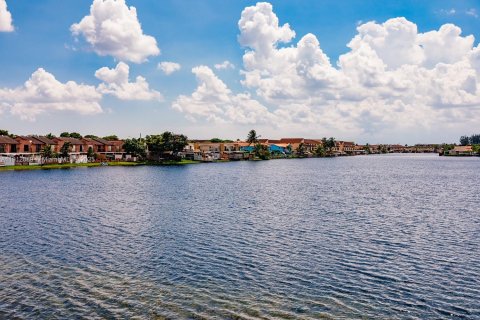 Copropriété à louer à Hialeah, Floride: 2 chambres, 80.82 m2 № 1969381 - photo 25