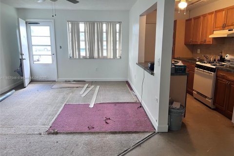 Condo in Miami Gardens, Florida, 1 bedroom  № 1887823 - photo 2
