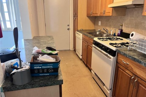 Condo in Miami Gardens, Florida, 1 bedroom  № 1887823 - photo 3