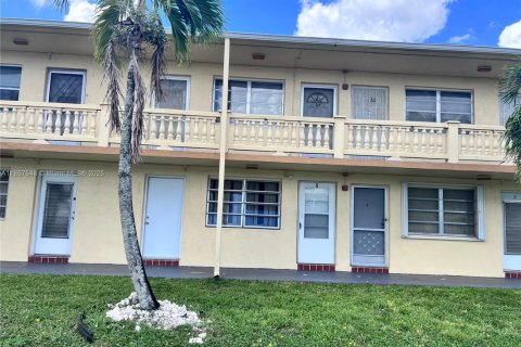 Condo in Miami Gardens, Florida, 1 bedroom  № 1887823 - photo 1