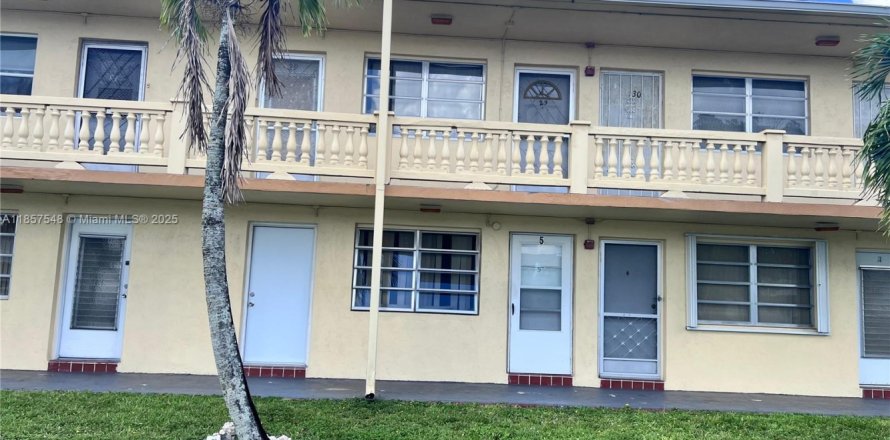 Condo in Miami Gardens, Florida, 1 bedroom  № 1887823