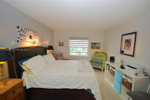 Condominio en venta en Tamarac, Florida, 2 dormitorios, 87.33 m2 № 2001646 - foto 17