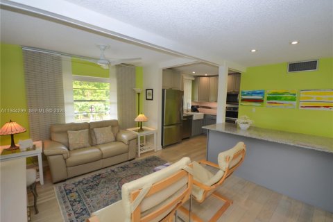 Condominio en venta en Tamarac, Florida, 2 dormitorios, 87.33 m2 № 2001646 - foto 11