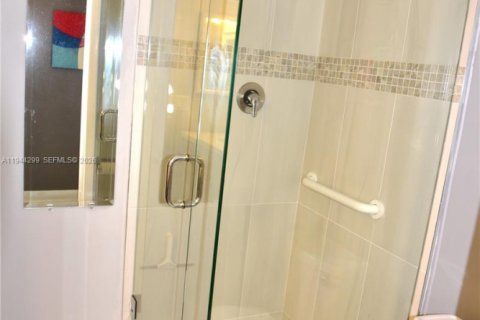 Condominio en venta en Tamarac, Florida, 2 dormitorios, 87.33 m2 № 2001646 - foto 27