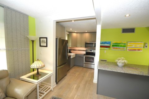 Condominio en venta en Tamarac, Florida, 2 dormitorios, 87.33 m2 № 2001646 - foto 10