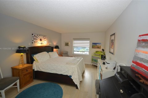 Condominio en venta en Tamarac, Florida, 2 dormitorios, 87.33 m2 № 2001646 - foto 16