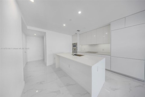 Condo in Miami, Florida, 3 bedrooms  № 1925476 - photo 4
