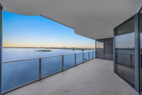 Condo in Miami, Florida, 3 bedrooms  № 1925476 - photo 15