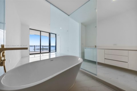Condo in Miami, Florida, 3 bedrooms  № 1925476 - photo 29