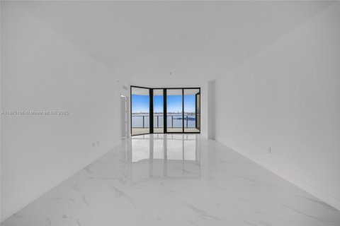 Condo in Miami, Florida, 3 bedrooms  № 1925476 - photo 17