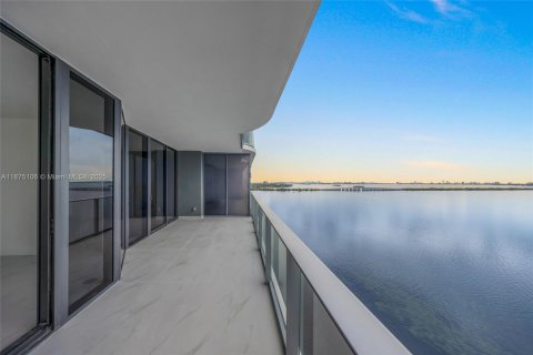 Condo in Miami, Florida, 3 bedrooms  № 1925476 - photo 9