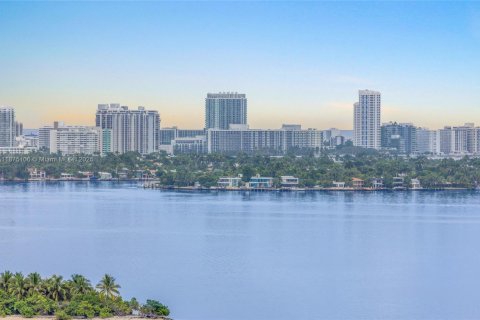 Condo in Miami, Florida, 3 bedrooms  № 1925476 - photo 14