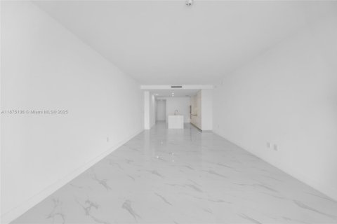 Condo in Miami, Florida, 3 bedrooms  № 1925476 - photo 21