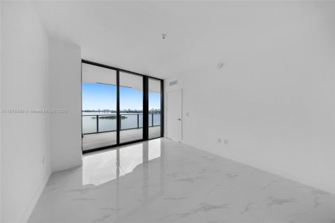 Condo in Miami, Florida, 3 bedrooms  № 1925476 - photo 26
