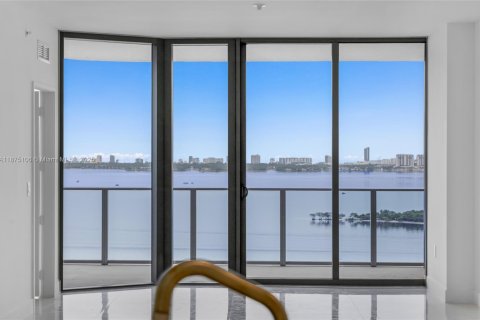 Condo in Miami, Florida, 3 bedrooms  № 1925476 - photo 8