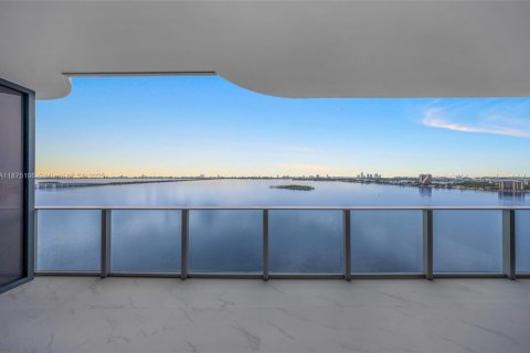 Condo in Miami, Florida, 3 bedrooms  № 1925476 - photo 11