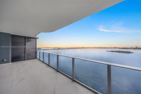 Condo in Miami, Florida, 3 bedrooms  № 1925476 - photo 10
