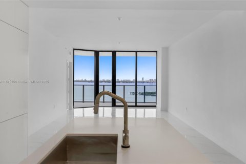 Condo in Miami, Florida, 3 bedrooms  № 1925476 - photo 7