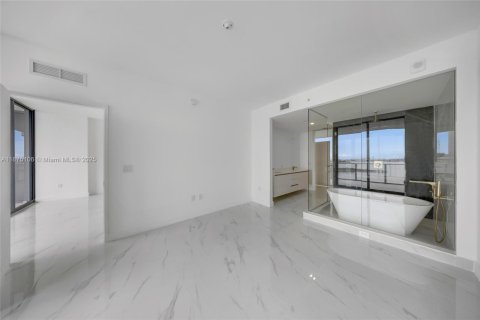 Condo in Miami, Florida, 3 bedrooms  № 1925476 - photo 27