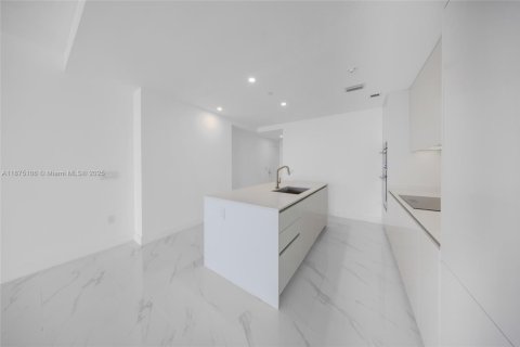 Condo in Miami, Florida, 3 bedrooms  № 1925476 - photo 5