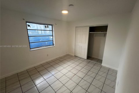Casa en alquiler en Miami, Florida, 2 dormitorios, 111.48 m2 № 2008476 - foto 12