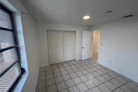 Casa en alquiler en Miami, Florida, 2 dormitorios, 111.48 m2 № 2008476 - foto 17