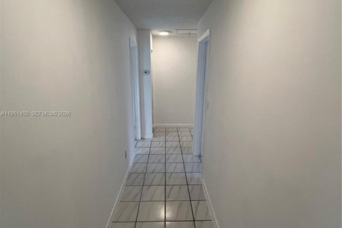 Casa en alquiler en Miami, Florida, 2 dormitorios, 111.48 m2 № 2008476 - foto 7