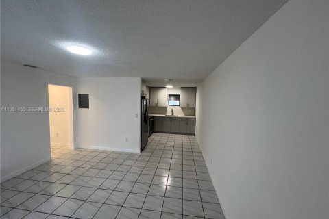 Casa en alquiler en Miami, Florida, 2 dormitorios, 111.48 m2 № 2008476 - foto 6