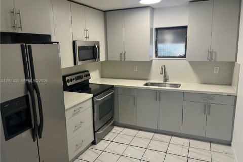 Casa en alquiler en Miami, Florida, 2 dormitorios, 111.48 m2 № 2008476 - foto 3