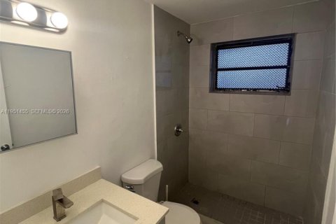 Casa en alquiler en Miami, Florida, 2 dormitorios, 111.48 m2 № 2008476 - foto 10