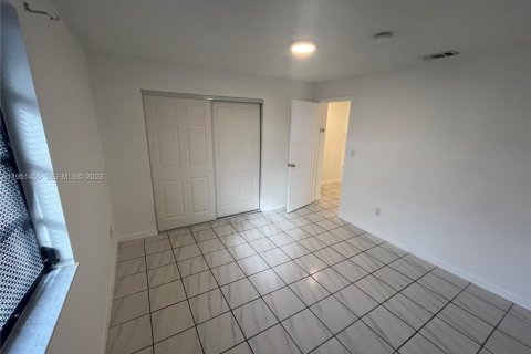 Casa en alquiler en Miami, Florida, 2 dormitorios, 111.48 m2 № 2008476 - foto 8