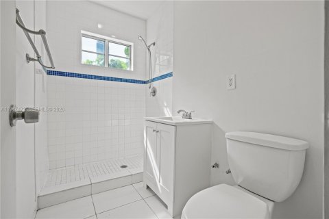Condo in Miami Beach, Florida, 1 bedroom  № 2003391 - photo 20
