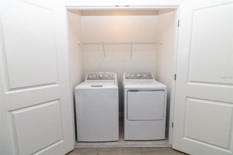 Townhouse in Edgewater, Florida 3 bedrooms, 144.28 sq.m. № 1907025 - photo 18