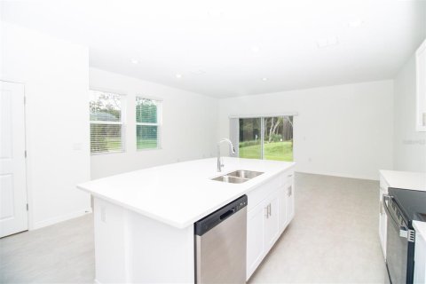 Townhouse in Edgewater, Florida 3 bedrooms, 144.28 sq.m. № 1907025 - photo 10