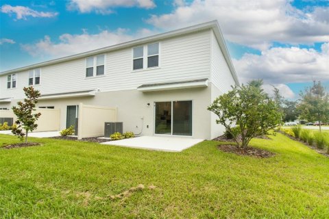 Townhouse in Edgewater, Florida 3 bedrooms, 144.28 sq.m. № 1907025 - photo 23