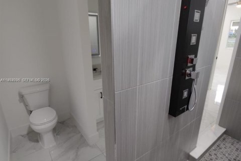 Villa ou maison à louer à Cape Coral, Floride: 3 chambres, 152.55 m2 № 2060809 - photo 20