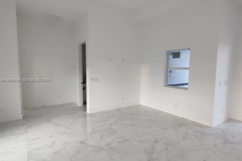 Villa ou maison à louer à Cape Coral, Floride: 3 chambres, 152.55 m2 № 2060809 - photo 12