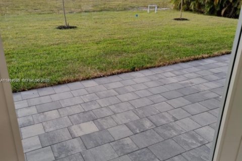 Villa ou maison à louer à Cape Coral, Floride: 3 chambres, 152.55 m2 № 2060809 - photo 30