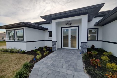 Villa ou maison à Cape Coral, Floride 3 chambres, 152.55 m2 № 2060809