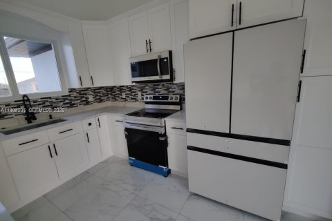 Villa ou maison à louer à Cape Coral, Floride: 3 chambres, 152.55 m2 № 2060809 - photo 8